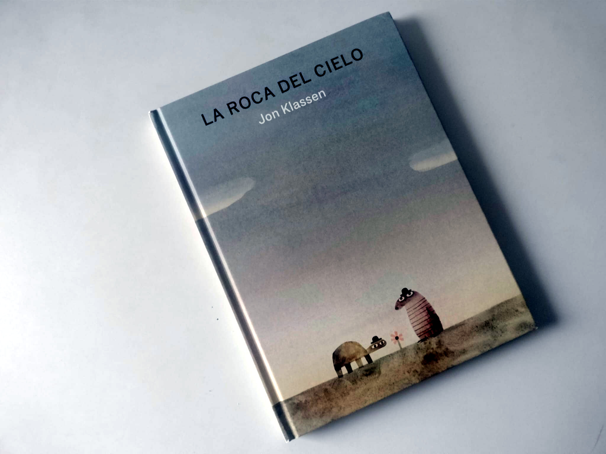 roca Portada del libro 'La roca del cielo', de Jon Klassen